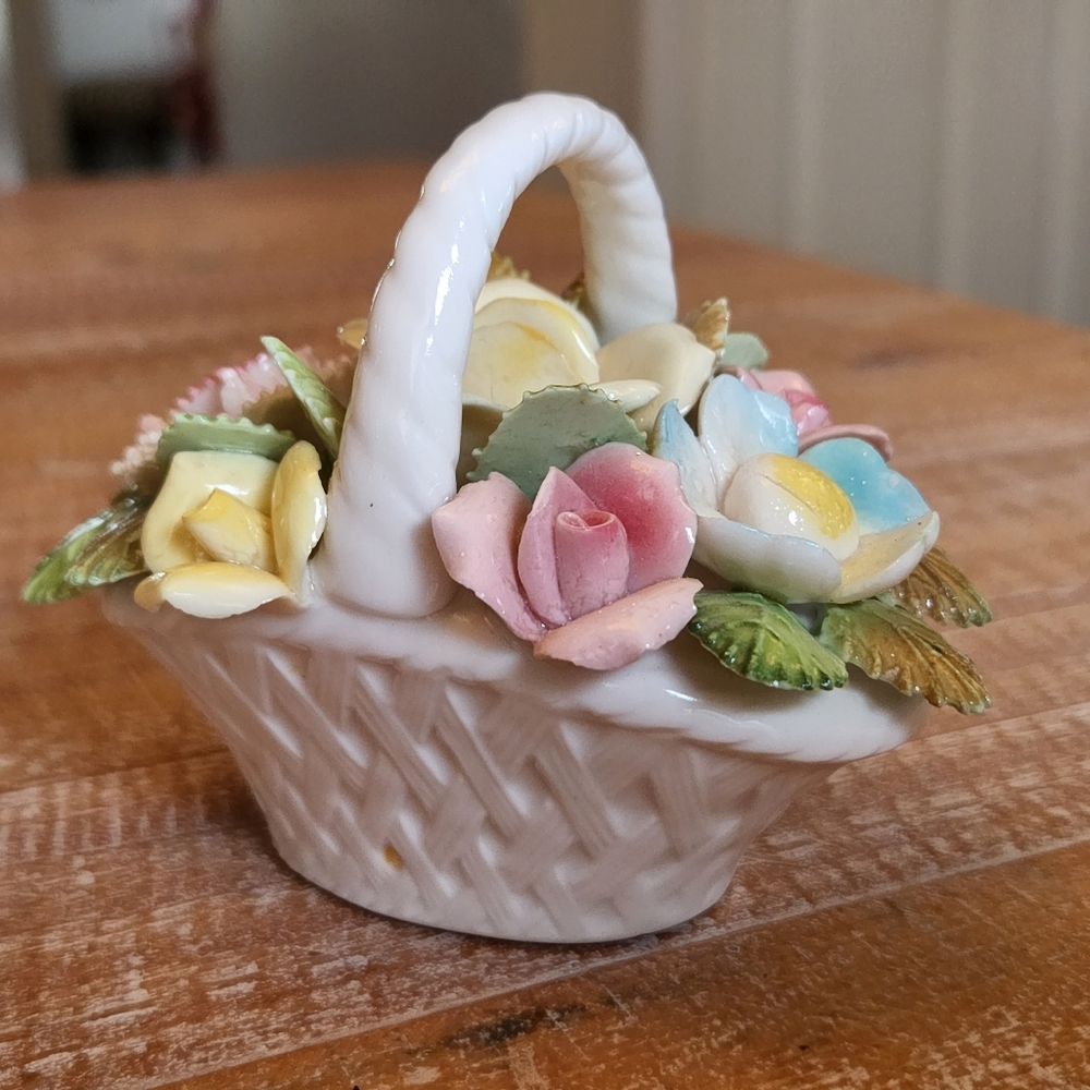 Vintage ENESCO Mini 3.5" Porcelain White Flower Basket PINK YELLOW BLUE ROSES